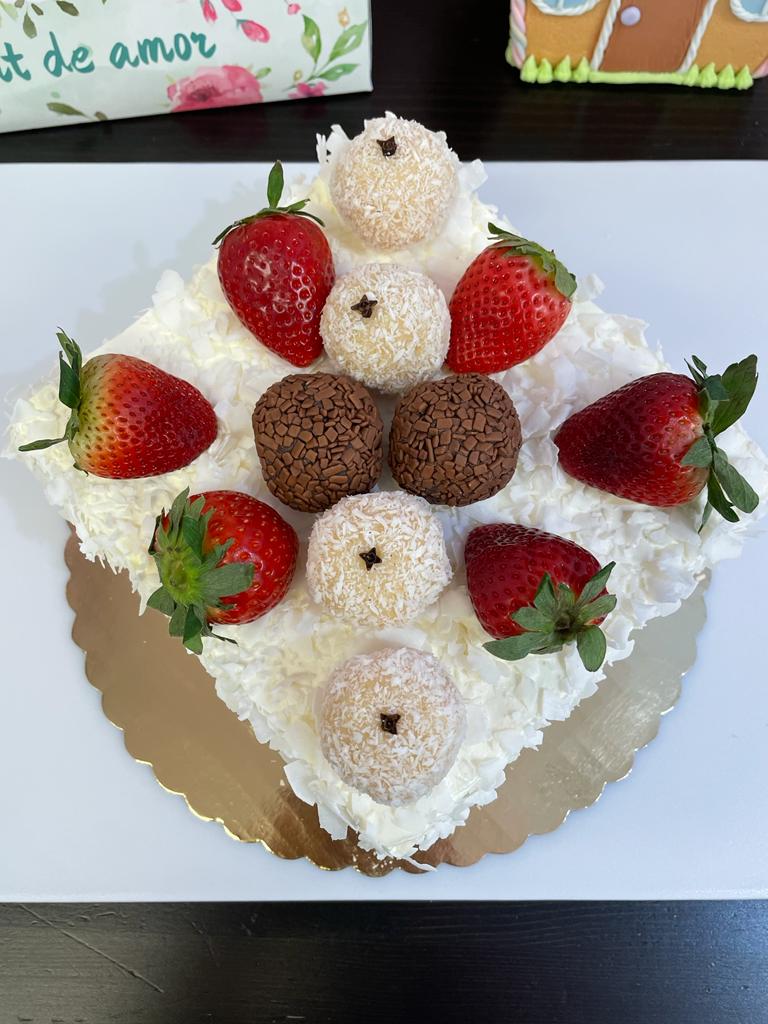 Coconut Cake 10 People (Bolo Gelado de Côco 10 Pessoas)