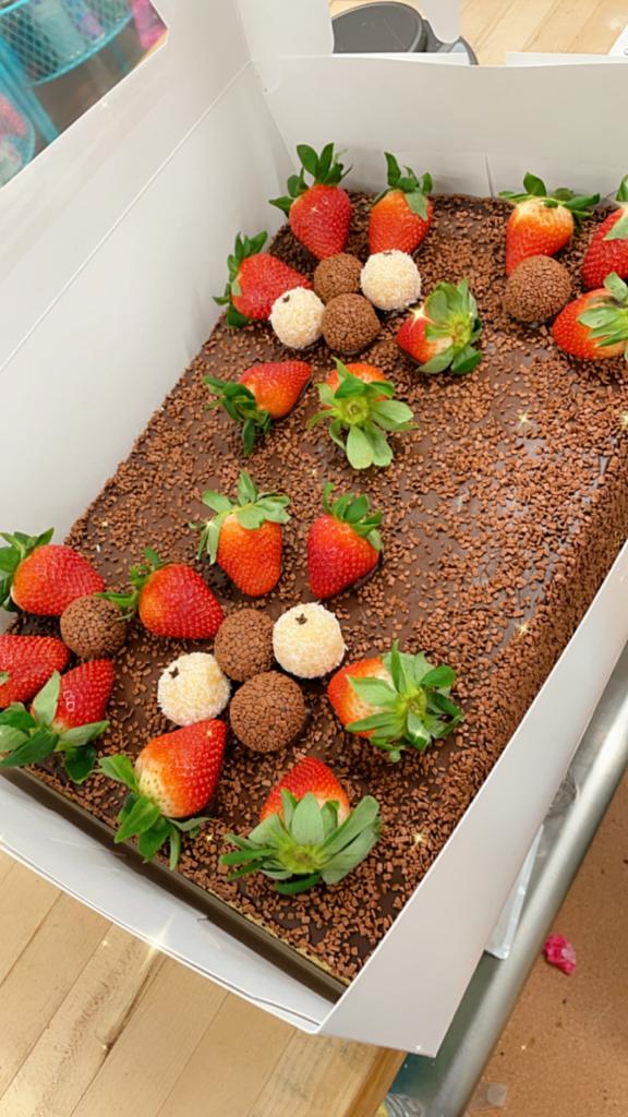 Belgian Chocolate Cake 50 People (Bolo de Chocolate Belga 50 pessoas)